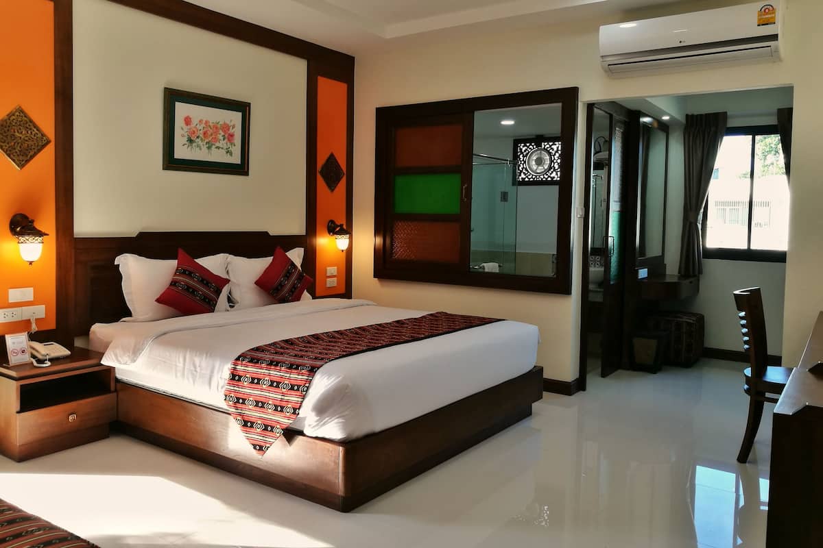 Phòng đôi Deluxe | Minibar, két bảo mật tại phòng, bàn, giường gấp/giường phụ (phụ phí)
