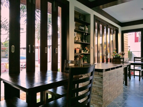 Daily English breakfast for a fee - Mhonsa Hotel (Chiang Mai)