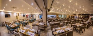 Phục vụ bữa sáng, bữa trưa, bữa tối, món Thổ Nhĩ Kỳ 