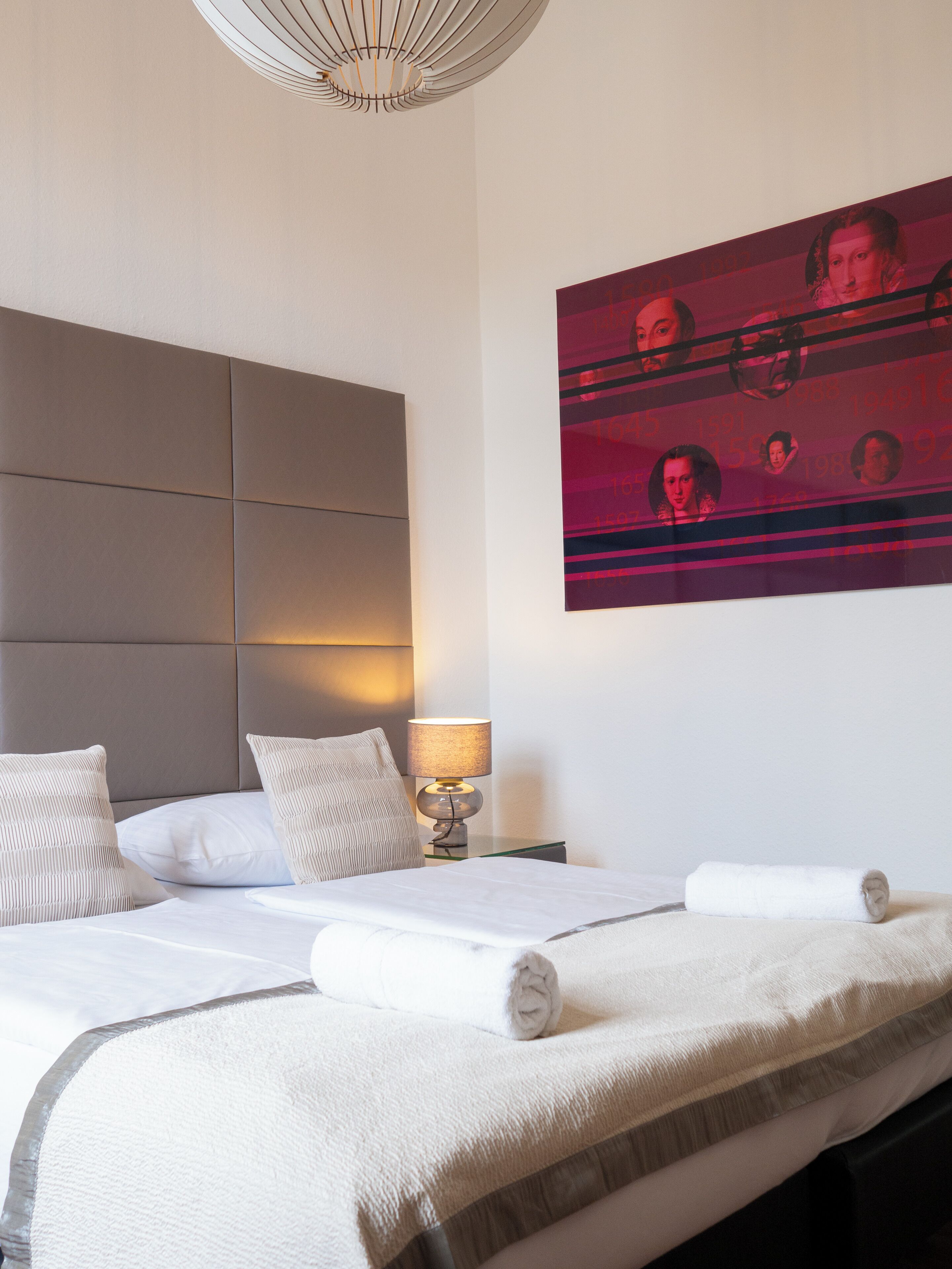 double room | free wifi, bed sheets