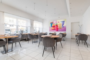 Desayuno buffet todos los días (EUR 5.00 por persona)