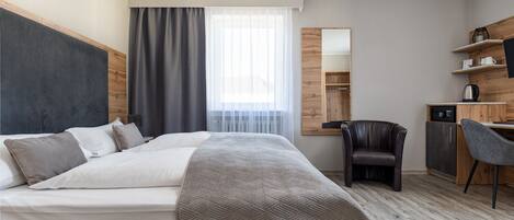 Double Room | Hypo-allergenic bedding, minibar, desk, laptop workspace