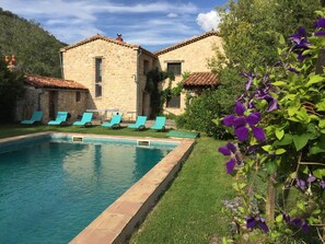 Outdoor pool, pool loungers - Casa de las Hazas (Poyatos)