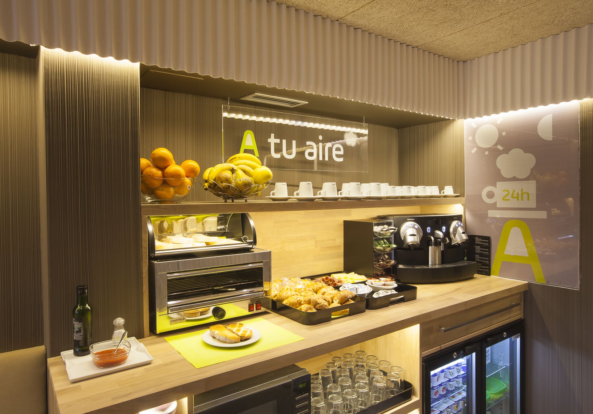 Daily continental breakfast (EUR 6.00 per person)