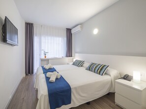 Premium Room | Select Comfort beds, in-room safe, desk, blackout drapes - Hotel Victoria (Lloret de Mar)