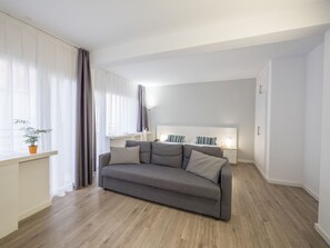 Family Room | Living area | Flat-screen TV - Hotel Victoria (Lloret de Mar)