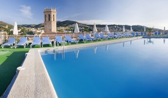 Outdoor pool, sun loungers