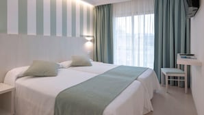 Double or Twin Room | Blackout drapes, soundproofing, iron/ironing board (on request) - Hotel Mercè (Pineda de Mar)