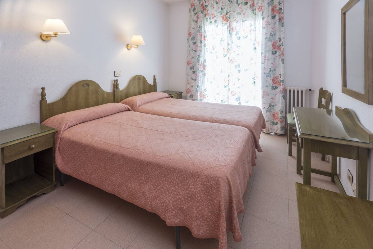 Double or Twin Room | Blackout drapes, soundproofing, iron/ironing board (on request)