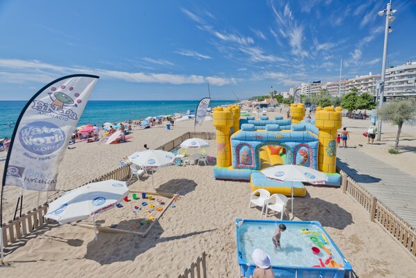 Children's play area - outdoor - Hotel Mercè (Pineda de Mar)