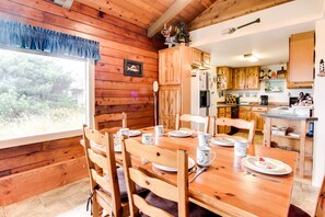 Dining - Logan s Sea Cabin (Waldport)