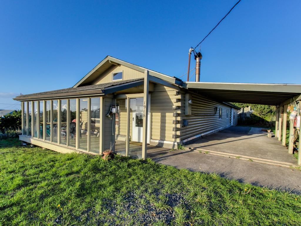 Apartment, 3 Bedrooms | Front of property