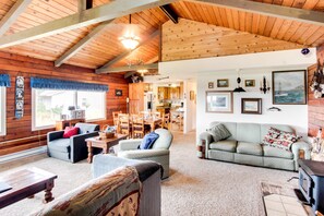 Apartment, 3 Bedrooms | Living room