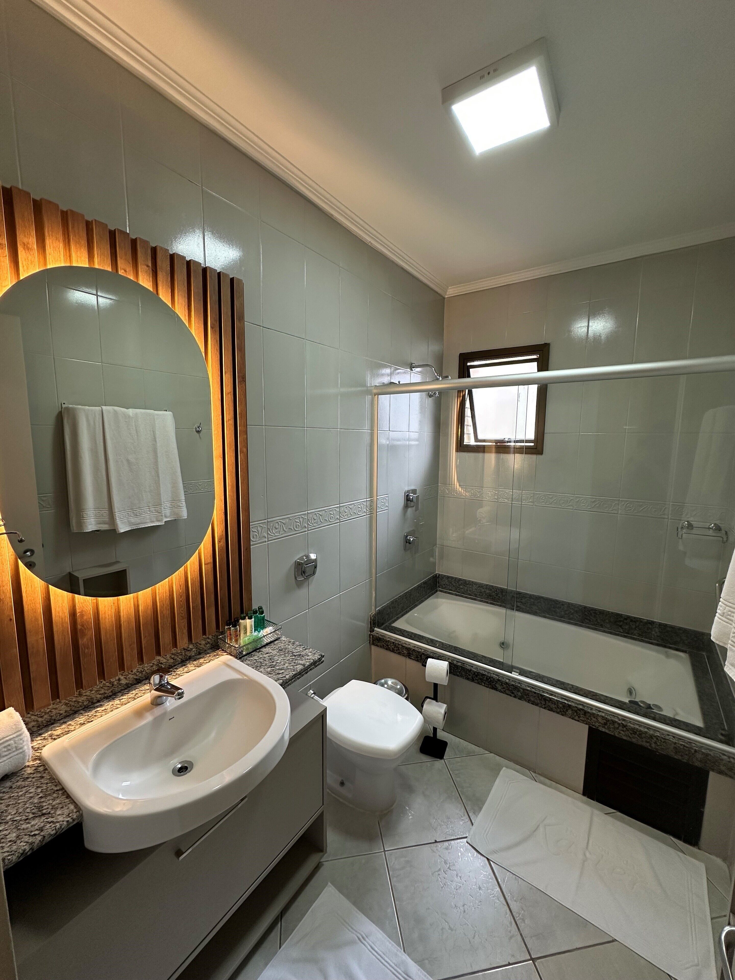 suite, bathtub | bathroom | free toiletries, hair dryer, towels, soap