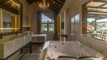 Suite (Master) | Pillowtop beds, minibar, in-room safe, desk