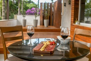 Suite (Master) | In-room dining - Hotel Kaster (Gramado)