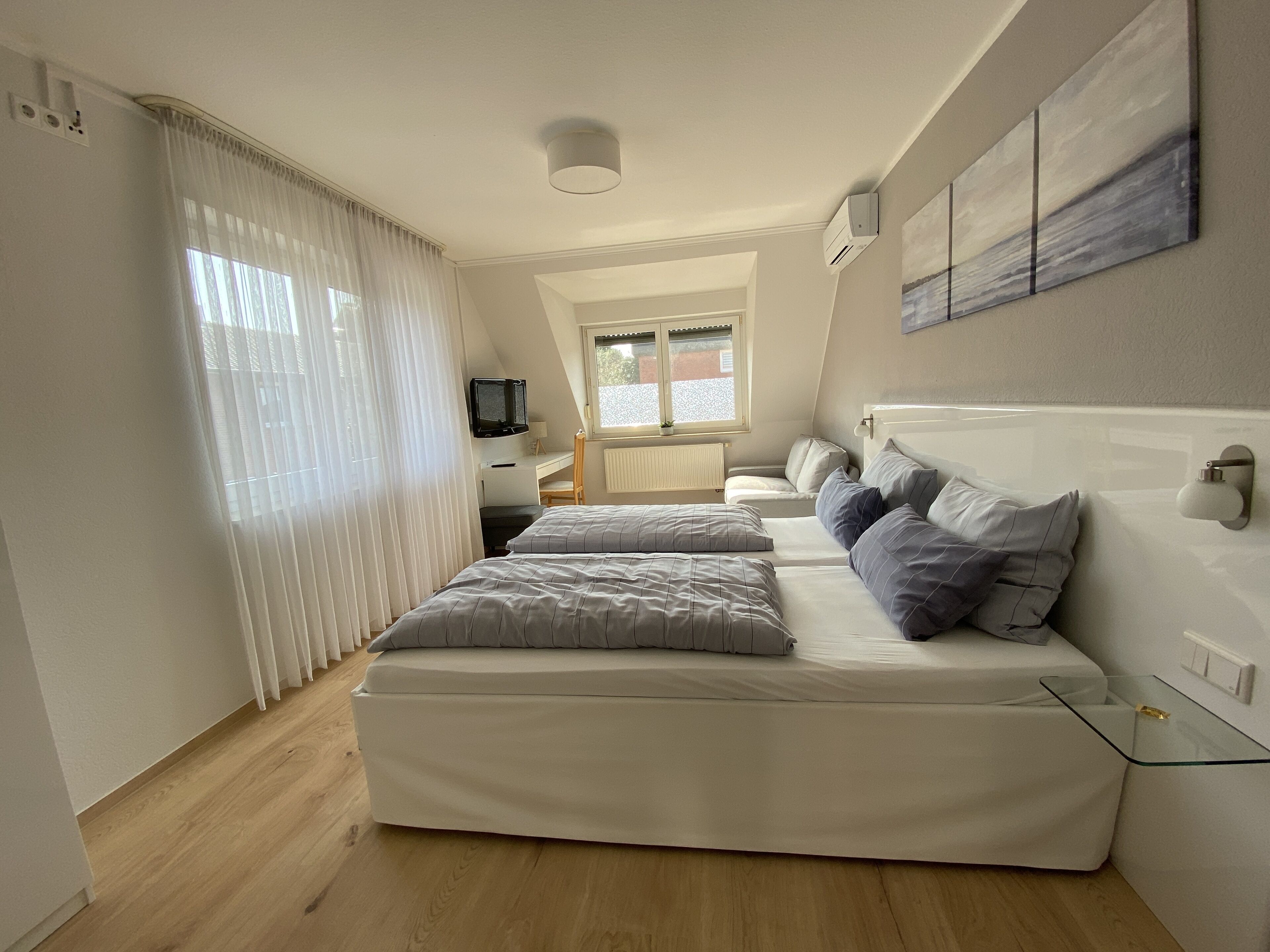 basic double room | 1 bedroom, hypo-allergenic bedding, in-room safe, desk