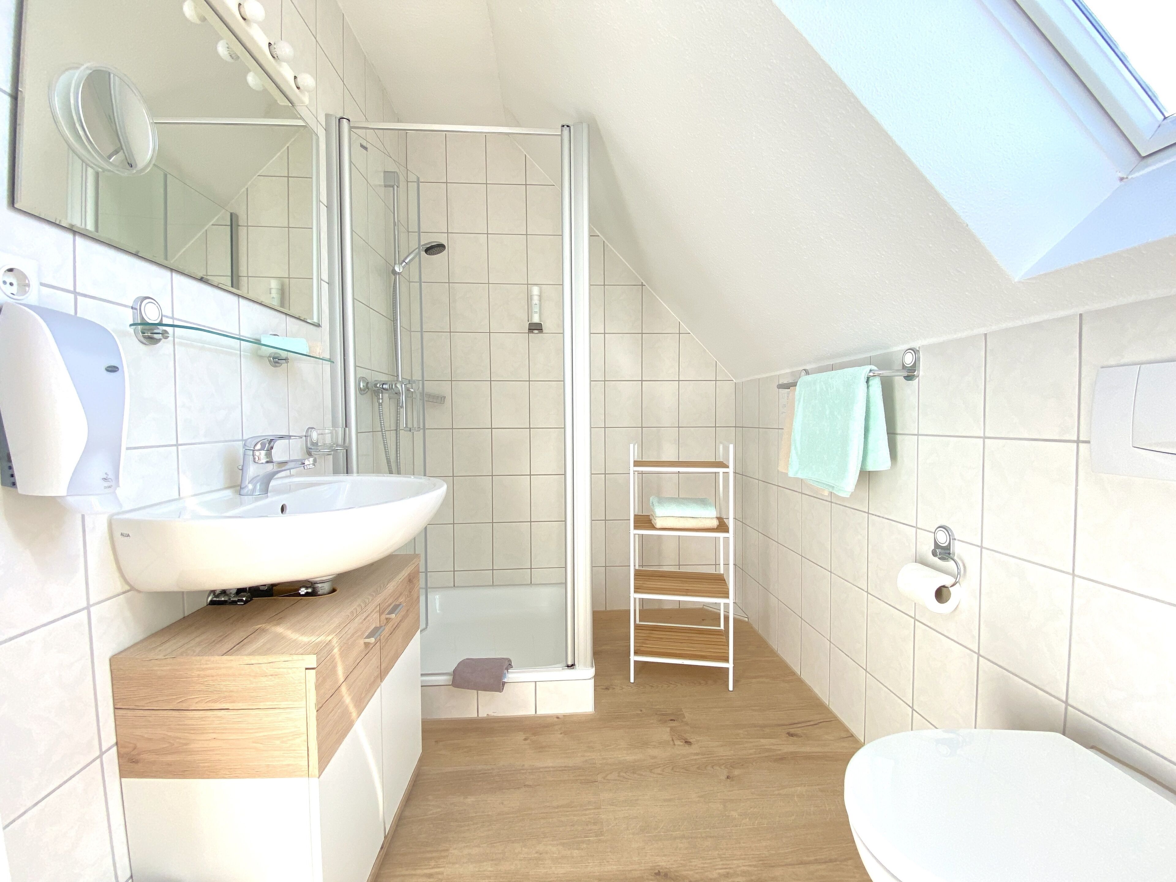 economy double room | bathroom | shower, hair dryer, towels