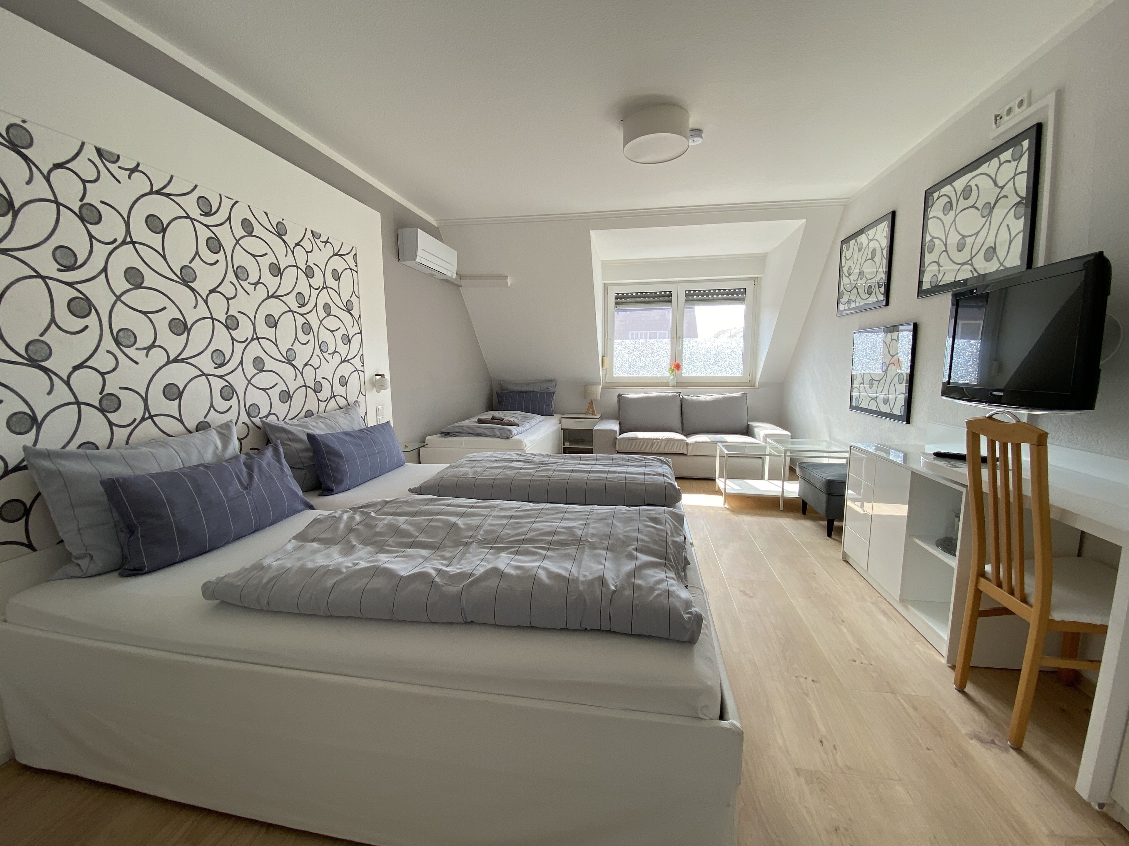 triple room | 1 bedroom, hypo-allergenic bedding, in-room safe, desk