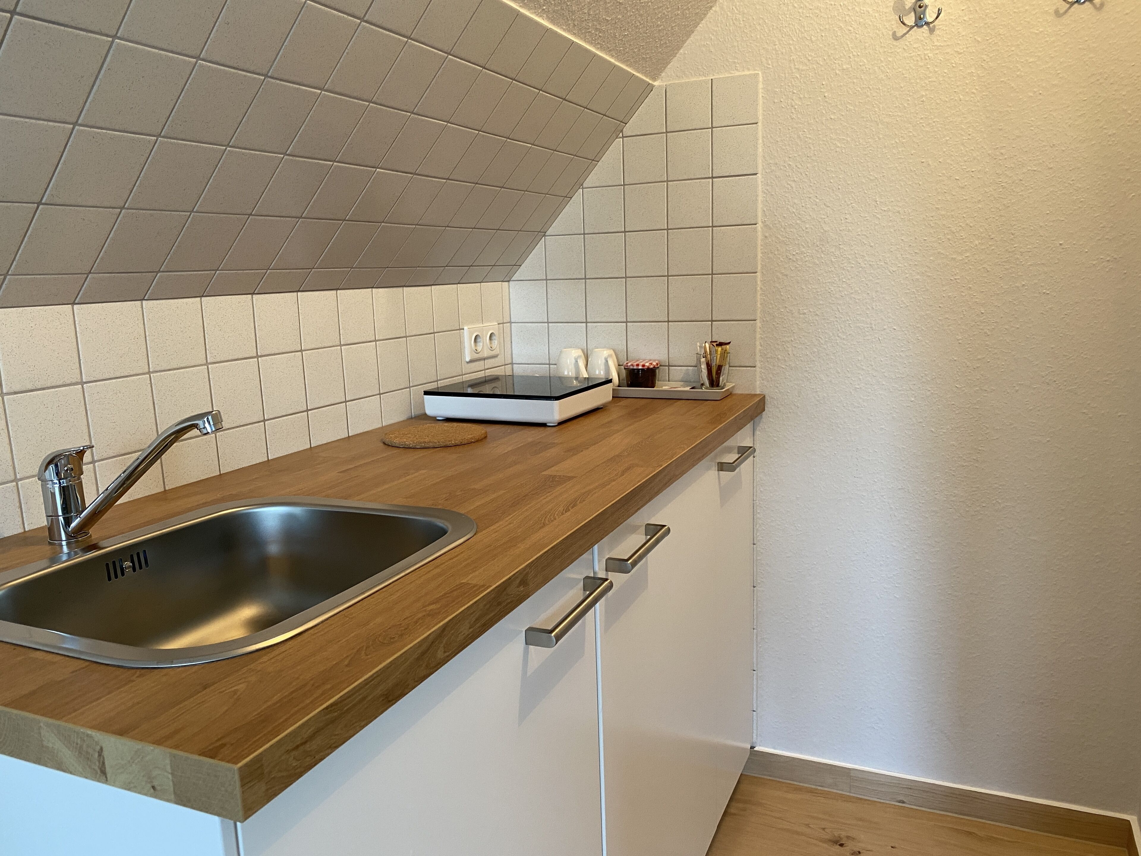 basic double room | private kitchen | coffee/tea maker, electric kettle, eco-friendly cleaning products