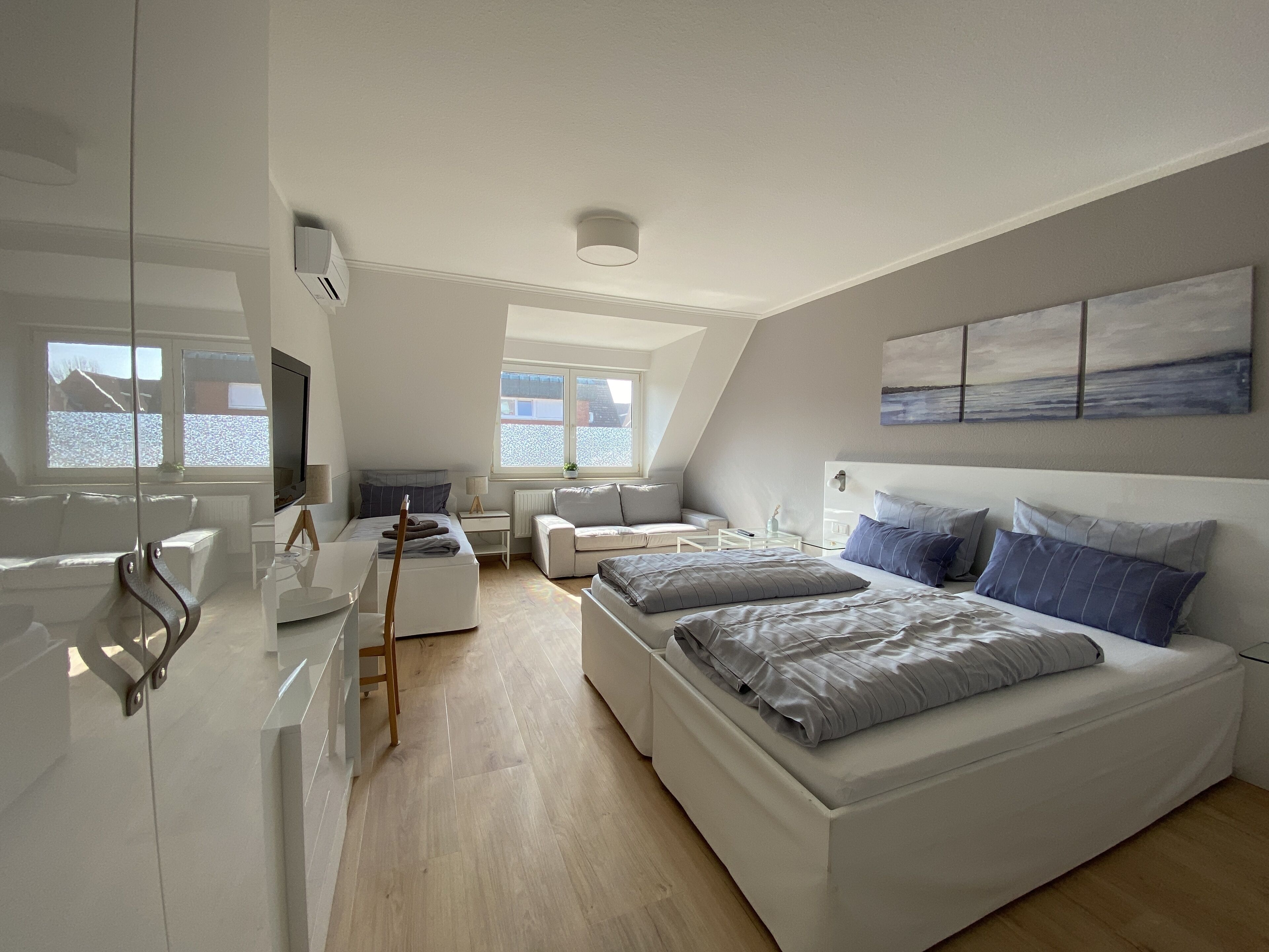 Habitació triple | Roba de llit hipoal·lergògena, caixa forta a l&#x27;habitació i escriptori 