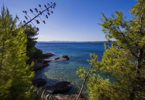 On the beach, snorkelling, windsurfing, kayaking - Cast Away - Eco Village (Jelsa)