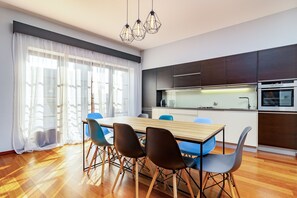 Apartment - ul. Garbary 2 | Private kitchen | Fridge, stovetop, dishwasher, coffee/tea maker - Boogie Apartments Old Town (Wroclaw)