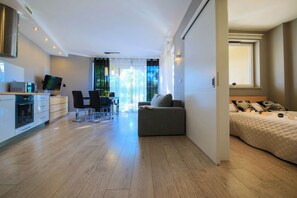 Apartment - Wszystkich Swietych 2b | Individually decorated, individually furnished, desk, soundproofing - Boogie Apartments Old Town (Wroclaw)