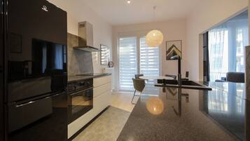Apartment - ul. Sikorskiego 3H/II | Private kitchenette | Fridge, stovetop, dishwasher, coffee/tea maker