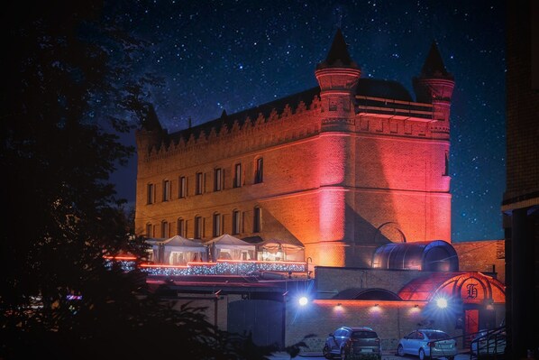 Fasade – kveld/natt