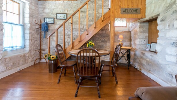 House, 1 Queen Bed, Non Smoking (Meusebach Creek Farm) | In-room dining - Meusebach Creek Farm (Fredericksburg)