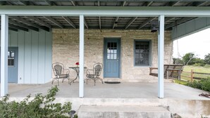 Porch - Meusebach Creek Farm (Fredericksburg)