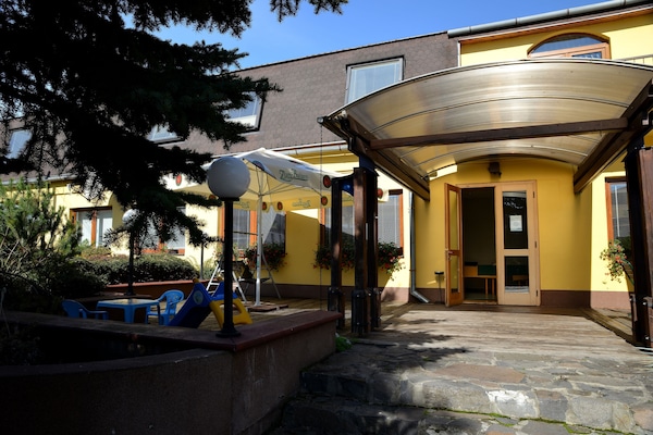 Children’s play area – outdoor
