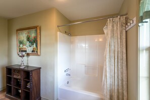 Suite, 1 Doppelbett, Nichtraucher (Lone Star Guest Haus - Small Suite) | Dusche im Bad