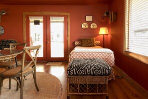 Duplex (Lone Star Gasthaus - Large Suite) | 1 chambre, accès au Wi-Fi (inclus)