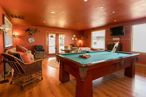 Duplex (Lone Star Gasthaus - Large Suite) | Billiards - Lone Star Guest Haus - Large Suite (Fredericksburg)