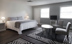 Blackout curtains, iron/ironing board, rollaway beds, free WiFi - The Ashwood (Central Huron)