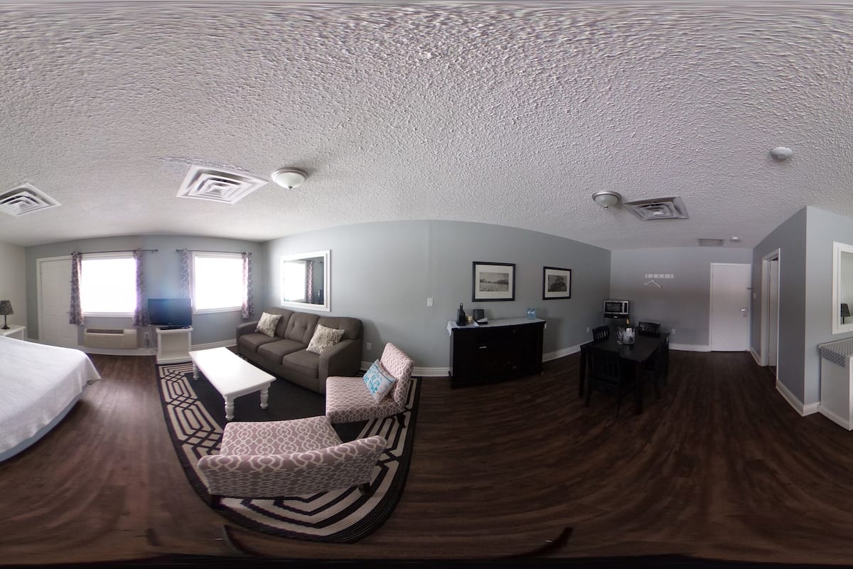 suite, 1 king bed | blackout curtains, iron/ironing board, rollaway beds, free wifi