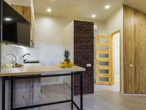 Comfort Studio | Hypo-allergenic bedding, in-room safe, individually decorated - CityApartments Kyiv Maidan (Kyiv)