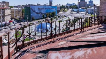 Comfort Studio | Hypo-allergenic bedding, in-room safe, individually decorated