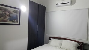 In-room safe, iron/ironing board, cribs/infant beds, rollaway beds - Hospedaje Solymar Islas (San Andrés)