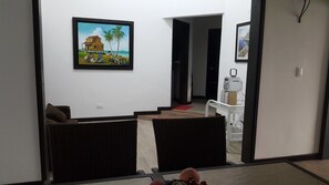 42-inch LED TV with cable channels, TV - Hospedaje Solymar Islas (San Andrés)