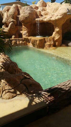 A clear pool with a rocky waterfall feature. - Hospedaje Solymar Islas (San Andrés)