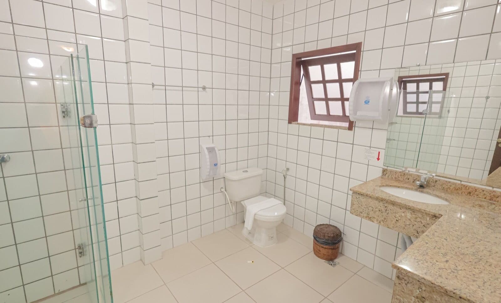 superior double room | bathroom | shower, towels, soap, shampoo