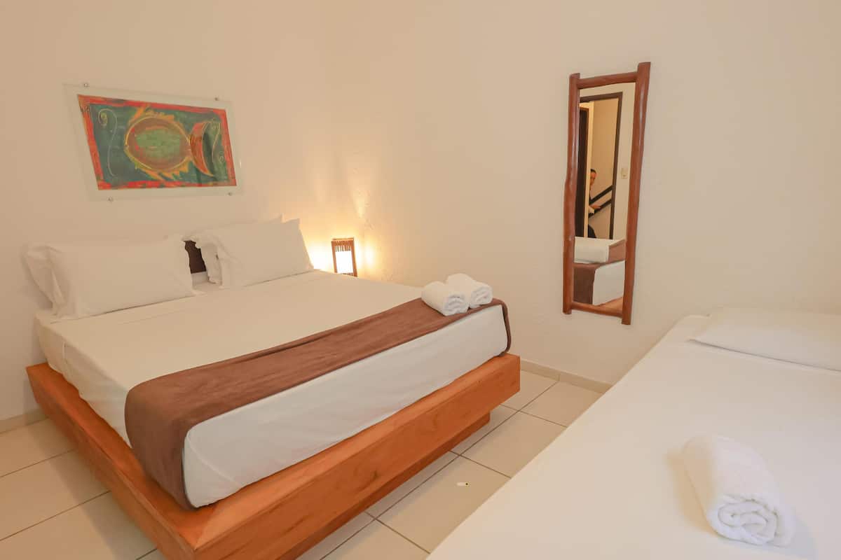Minibar, WiFi (free), bed sheets