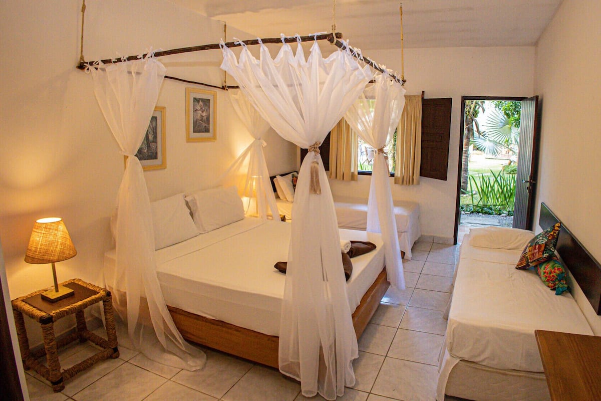 Minibar, free WiFi, bed sheets