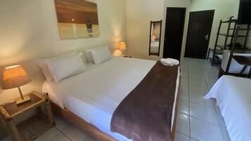 Quarto luxo, 1 quarto, vista para a piscina, no jardim (Double / Casal) | Frigobar, Wi-Fi de cortesia, roupa de cama