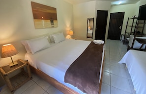 Deluxe-Zimmer, 1 Schlafzimmer, Poolblick, zum Garten hin (Double / Casal) | Minibar, kostenloses WLAN, Bettwäsche