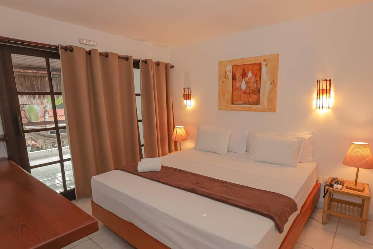 Minibar, free WiFi, bed sheets