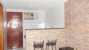 Fridge, oven, stovetop, cookware/dishes/utensils - Varandas Apart (João Pessoa)